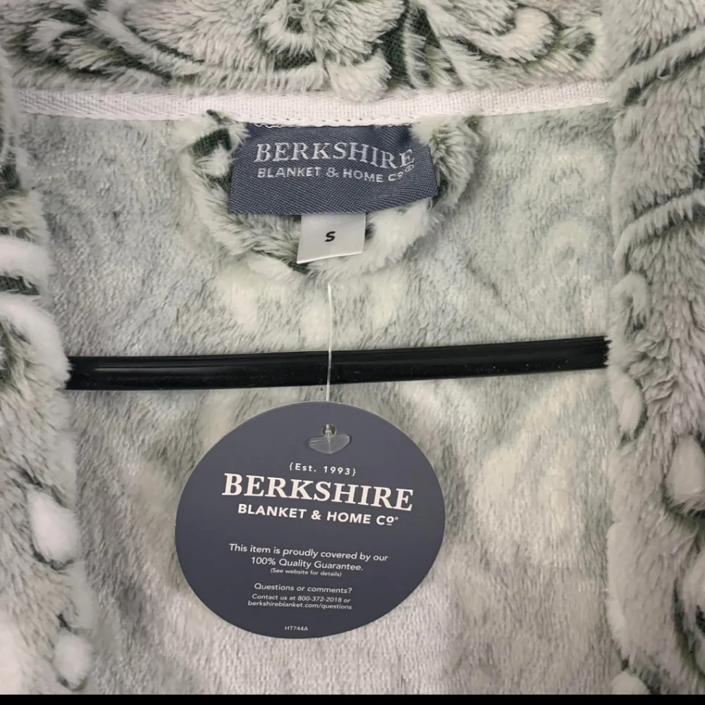 NWT Berkshire Blanket Co. Sz S Grey & Ivory Paisley Filigree Robe - Picture 6 of 7